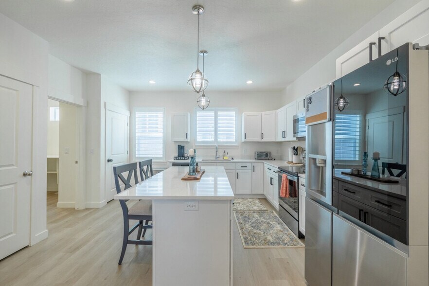 Building Photo - 408 S 680 E