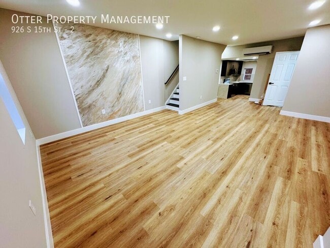 Building Photo - 926 S 15th St