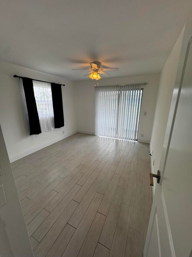 Building Photo - 669 Monaco Ct