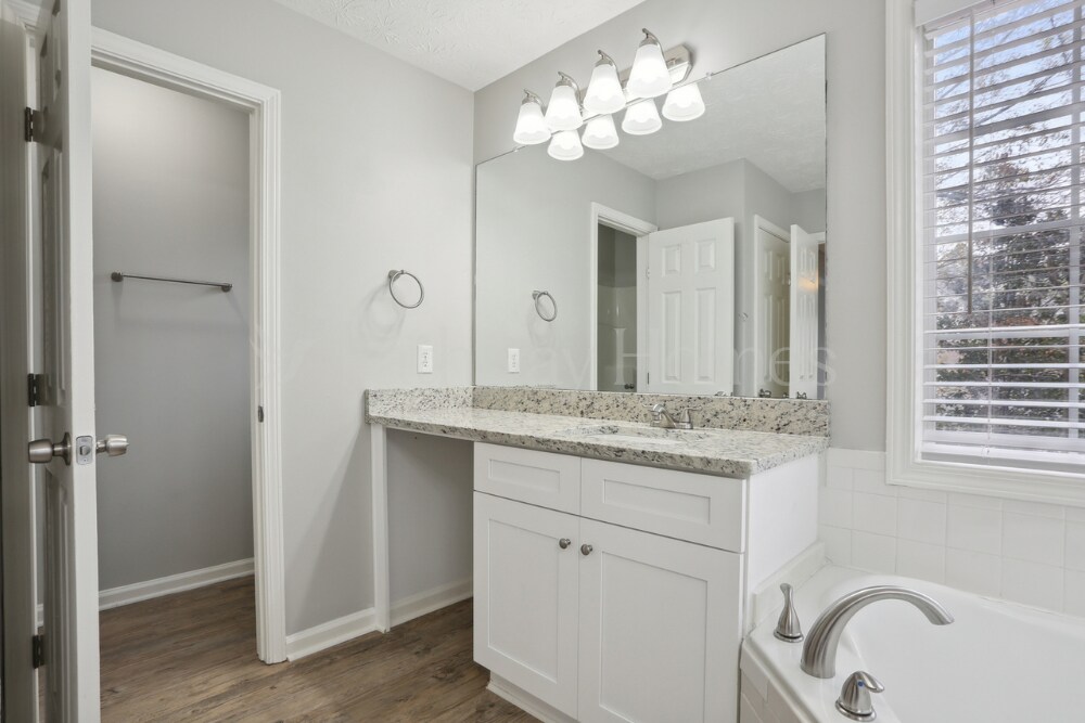 Building Photo - 551 Oak Vista Ct