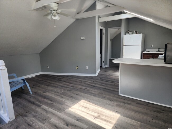 Building Photo - 1009 Bay Dr