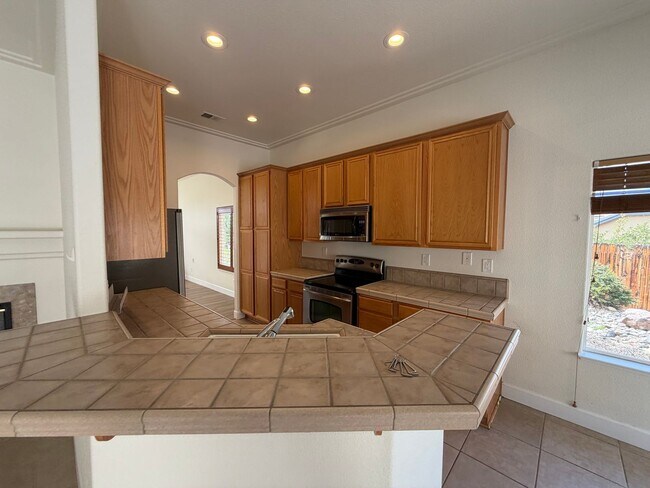 Building Photo - 1174 University Ridge Dr