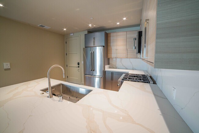 Building Photo - Rhine House Lofts