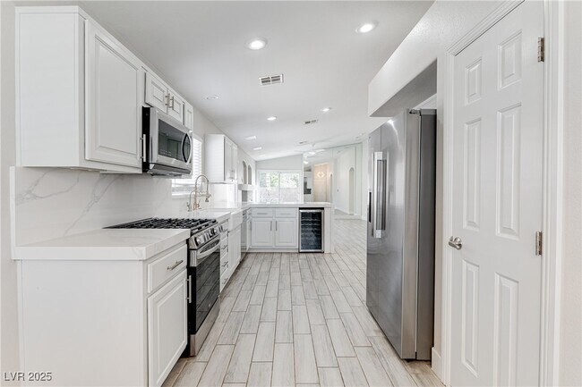 Building Photo - 2259 Smokey Sky Dr