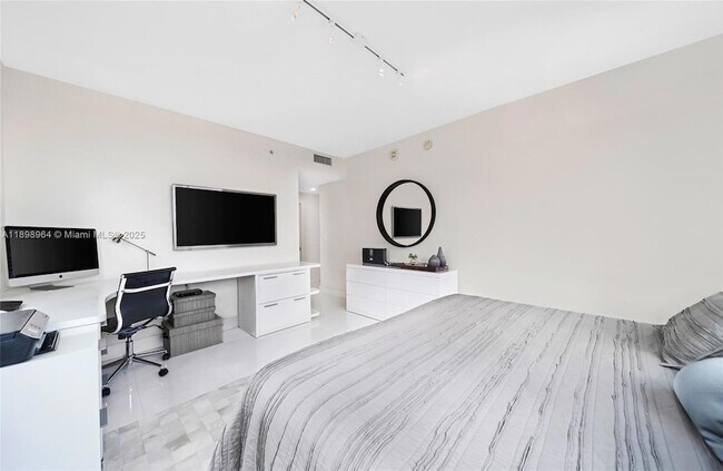 Building Photo - 253 NE 2nd St