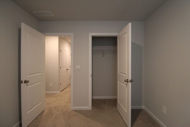 Building Photo - 212 Dale Mires Ln
