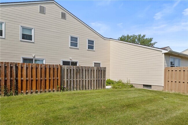 Building Photo - 245 Deerhurst Ln