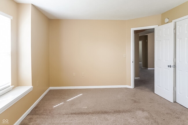 Building Photo - 2245 Valley Creek E Ln