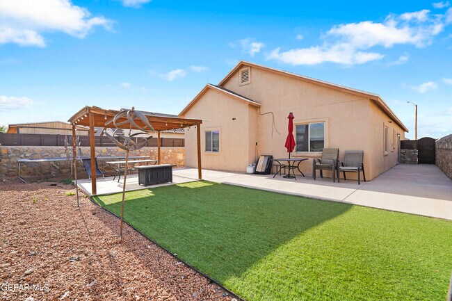 Building Photo - 14660 Spanish Point Dr