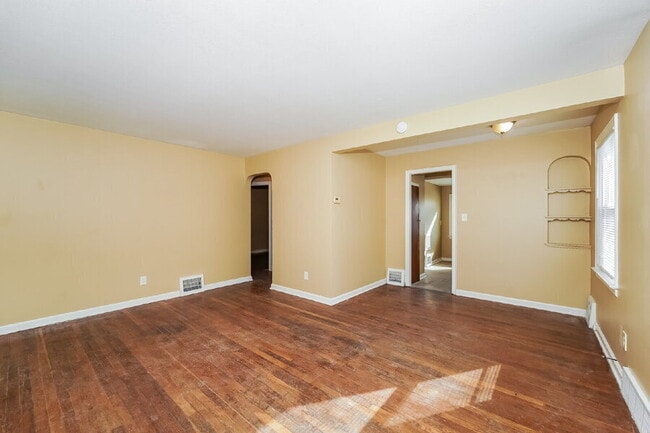 Building Photo - 3989 E 177th St