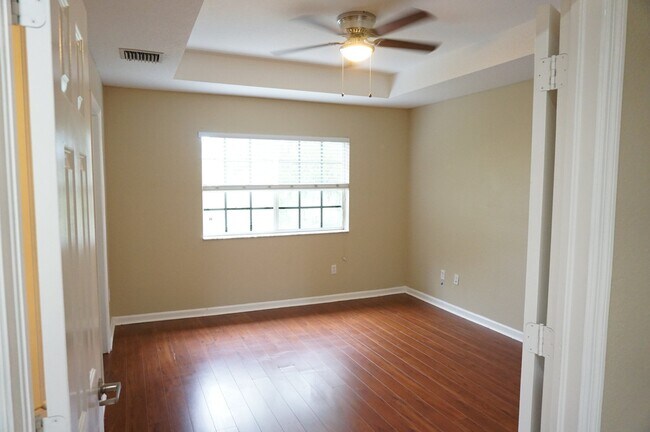 Building Photo - 2026 Nassau Dr