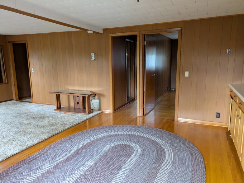 kitchen looking at hallway to bedrooms & bathroom - 460 N Main St