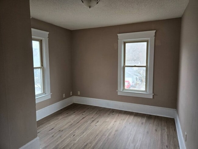 Building Photo - Charming 4-Bedroom Property in Prime Location (Move in today and enjoy 50 % off on second month r...