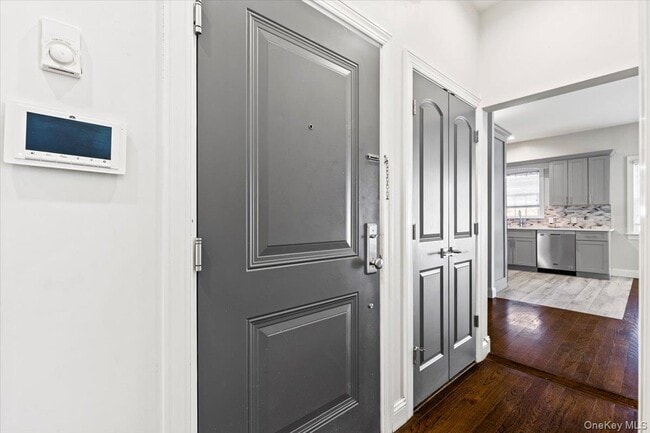 Building Photo - 745 E 136th St