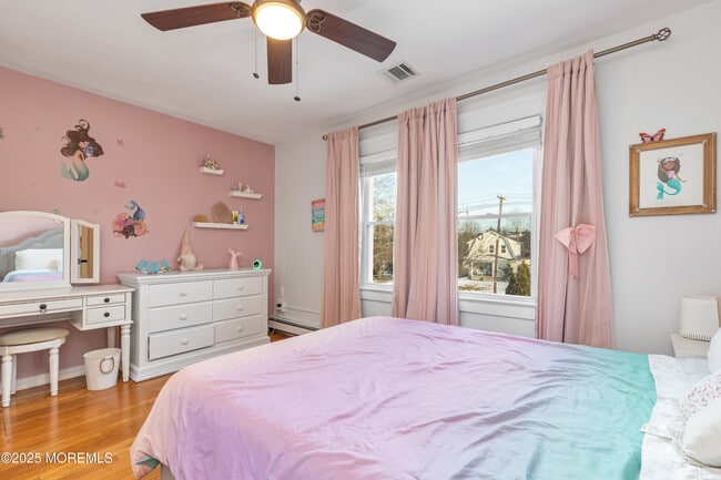 Building Photo - 384 Sairs Ave