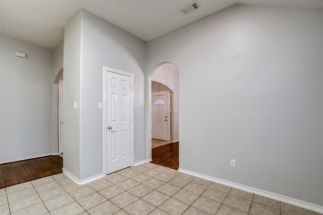 Building Photo - 12130 Piney Bend Dr