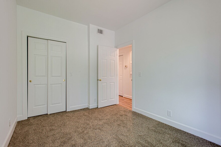 Building Photo - 243 Boxmere Pl