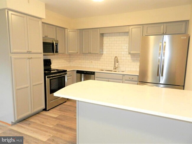Building Photo - 300 Claiborne Ave