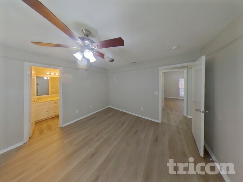 Building Photo - 909 Meadowdale Dr