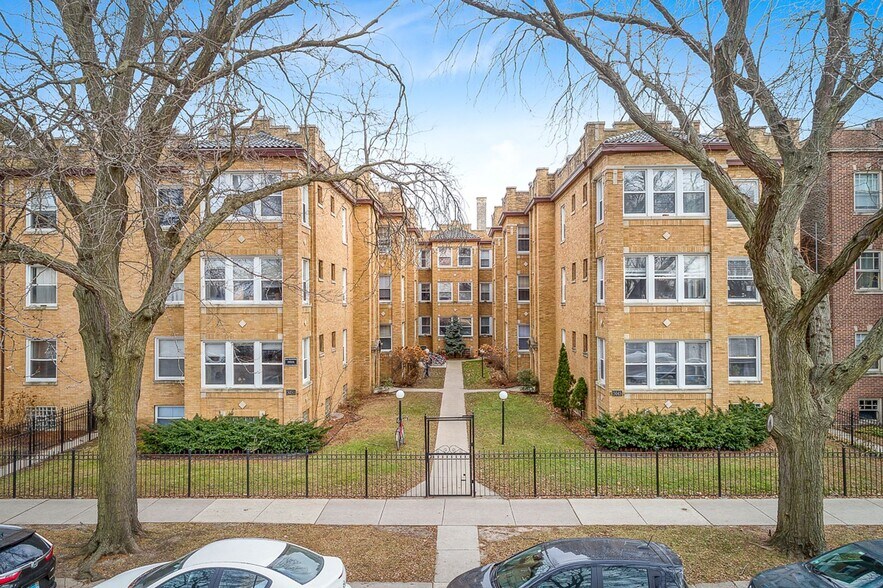 Building Photo - 5011 N Damen Ave