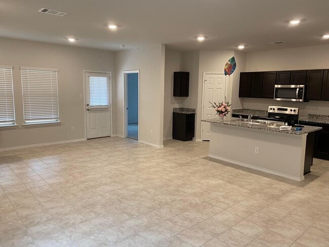 Building Photo - Beautiful 3 Bedroom home in Yowell Ranch