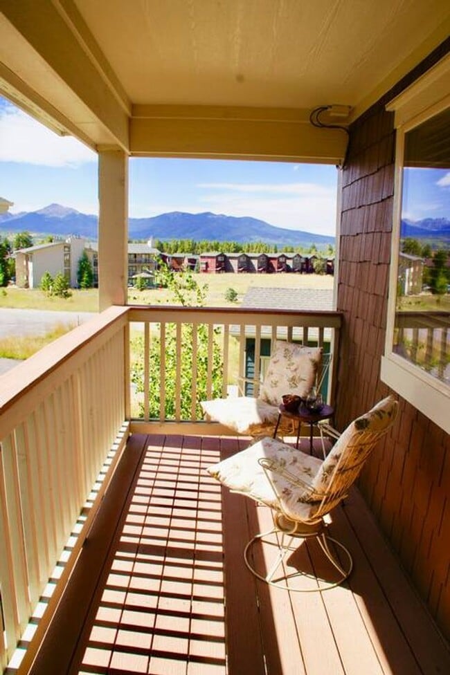 Building Photo - Long Term or Seasonal: Warm inviting condo...