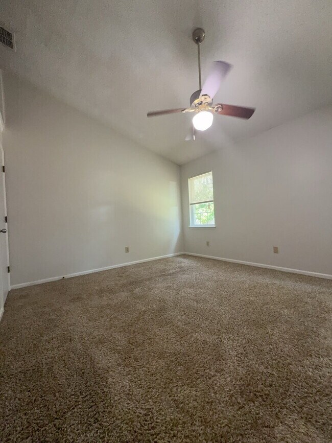 Building Photo - 109 Bridgewater Ct