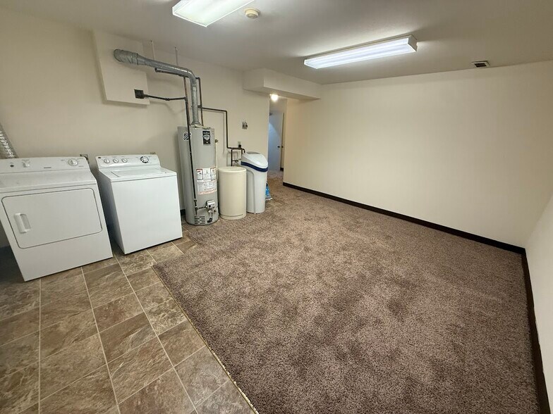 Building Photo - 1908 Fox Run