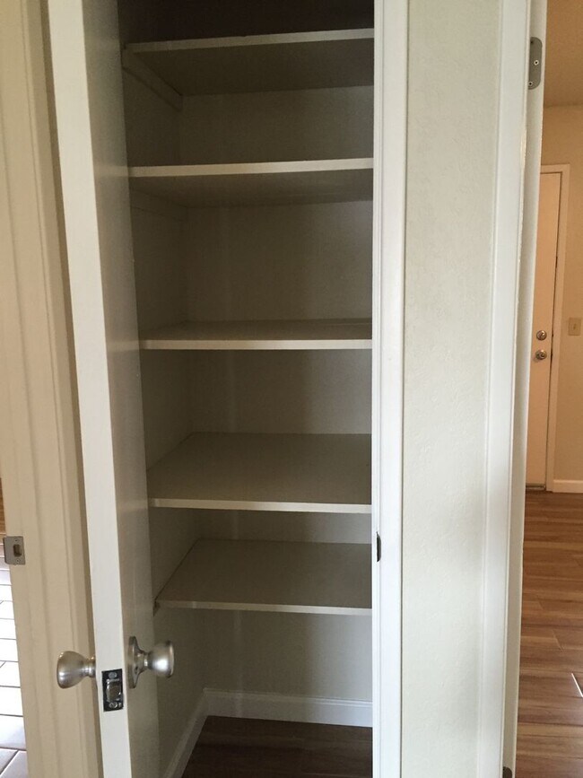 Building Photo - 407/409E. Alexander