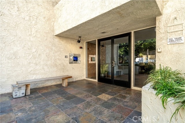 Building Photo - 8400 De Longpre Ave