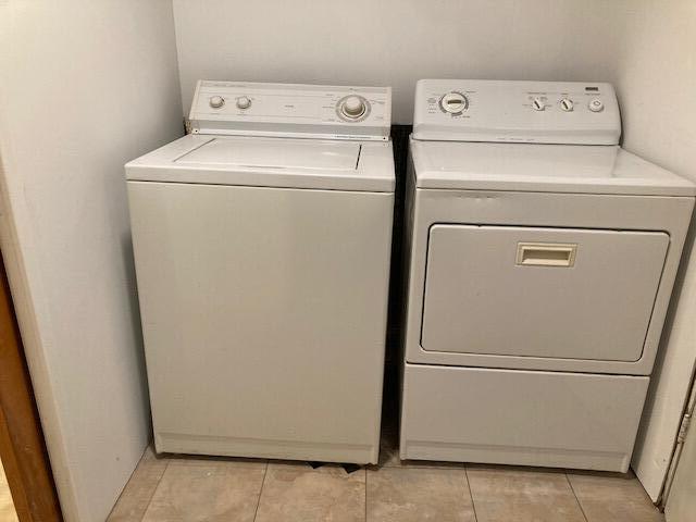 Building Photo - 3300 Fernwood Ave