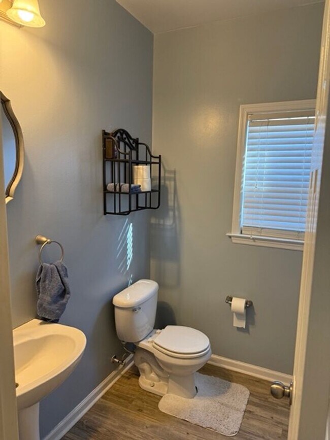 Building Photo - Welcome To Carriage Run!!