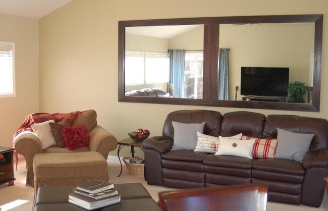 Building Photo - 1324 E Rose Ave