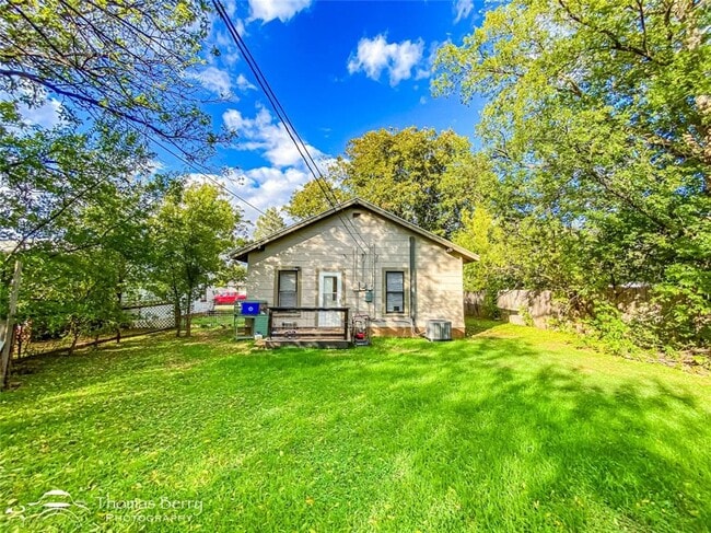 Building Photo - 2807 Russell Ave