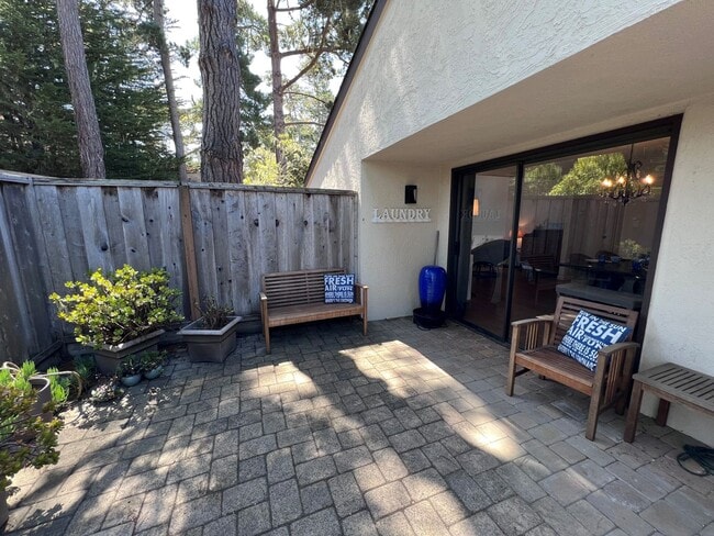 Building Photo - Fully-furnished Sleek 2-bedroom, 2-bathroo...