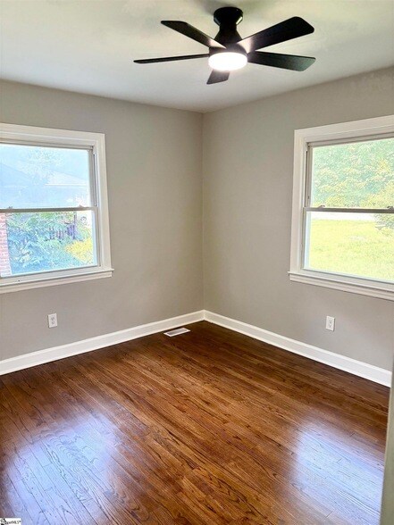 Building Photo - 30 Fleetwood Dr