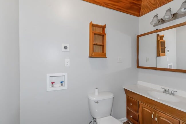 Building Photo - 3309 Touchwood Ct SW