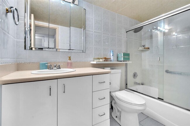 Building Photo - 2030 S Ocean Dr