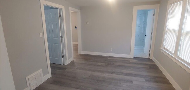 Building Photo - 5807 W Park Hill Ave