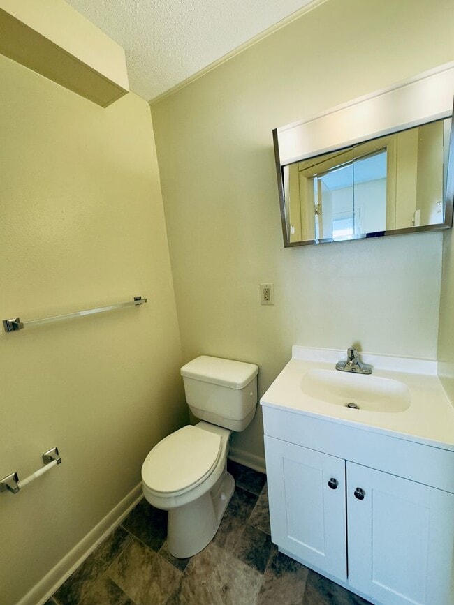 Building Photo - Townhouse for Rent