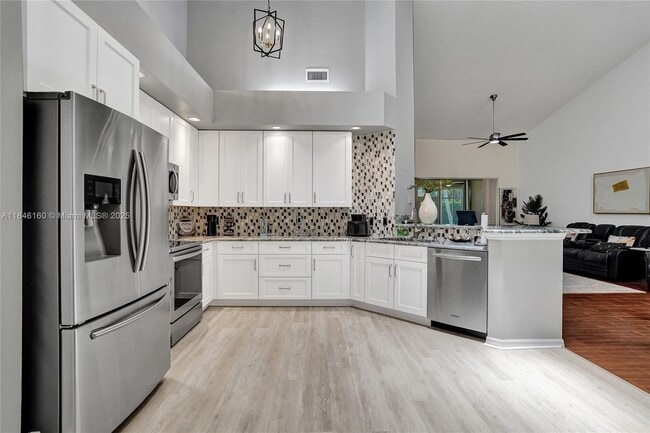 Building Photo - 1632 SW Harbour Isles Cir