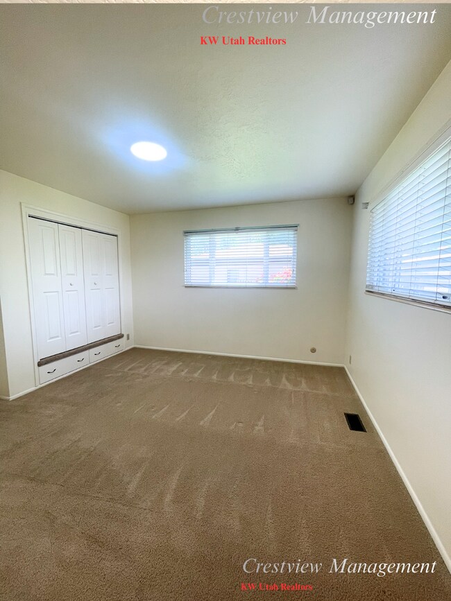 Building Photo - Charming Home with Expansive Yard in Prime Draper Location