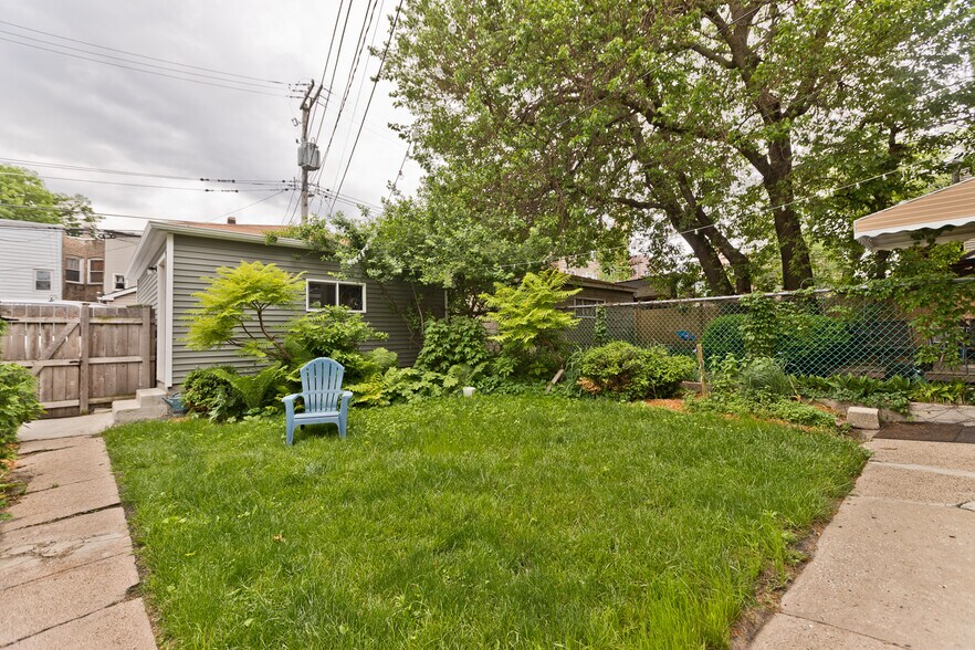 Building Photo - 1427 W Winona St
