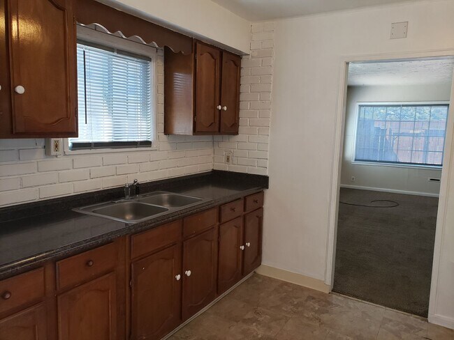 Building Photo - Central Sparks 2 Bedroom Home 