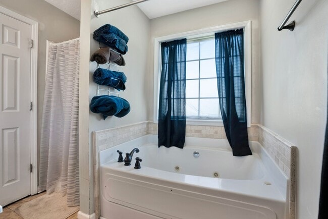 Building Photo - Welcome to Chinook Haven – Your Spacious R...