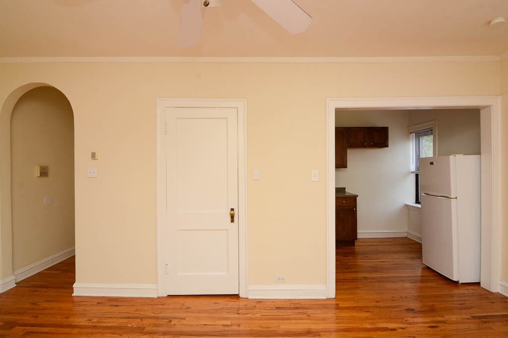 Building Photo - 545 W Wellington Ave