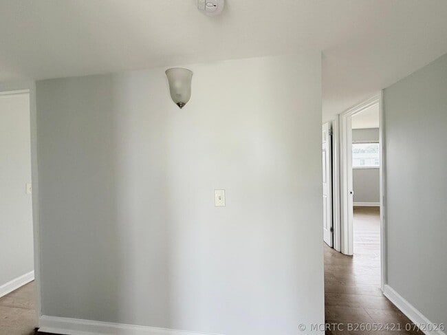 Building Photo - 1501 Crescent Cir