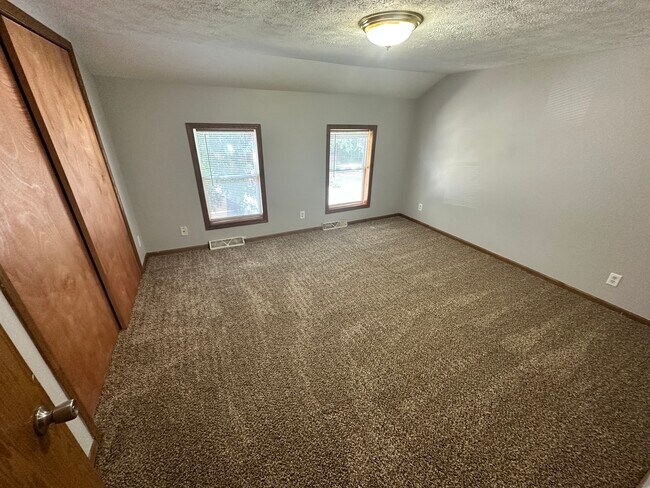 Building Photo - 319 S Academy St