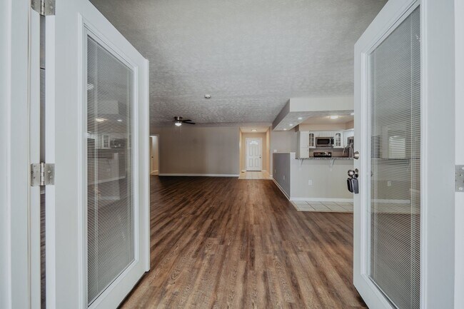 Building Photo - SHORT TERM - Spacious 3-Bedroom home with Wrap-Around Porch