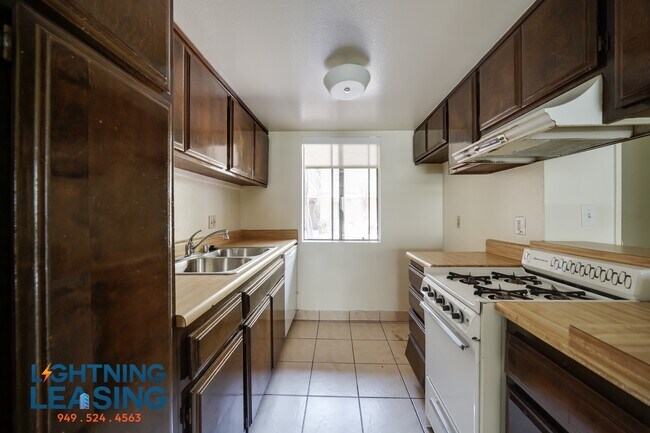Building Photo - 6827 Whitsett Ave